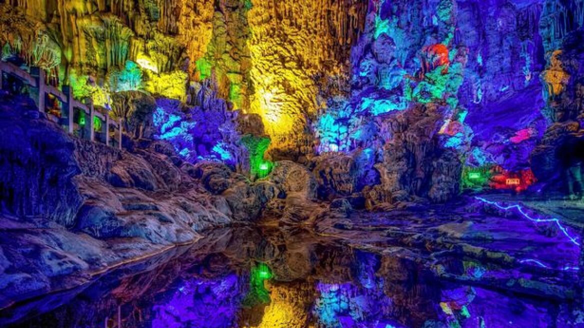 Κίνα: Αυτό είναι το πιο πολύχρωμο σπήλαιο του πλανήτη!